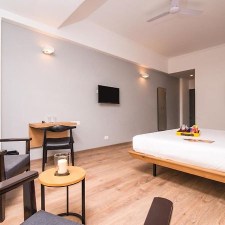 Oyo Townhouse 028 Corporate Suite Noida Exterior foto