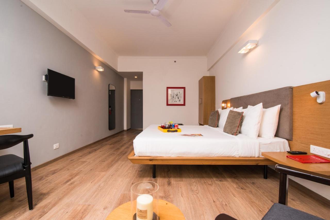 Oyo Townhouse 028 Corporate Suite Noida Exterior foto
