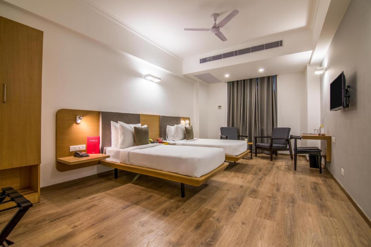 Oyo Townhouse 028 Corporate Suite Noida Exterior foto