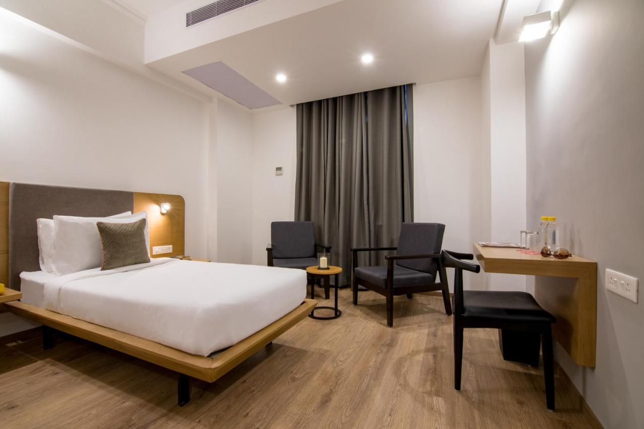 Oyo Townhouse 028 Corporate Suite Noida Exterior foto
