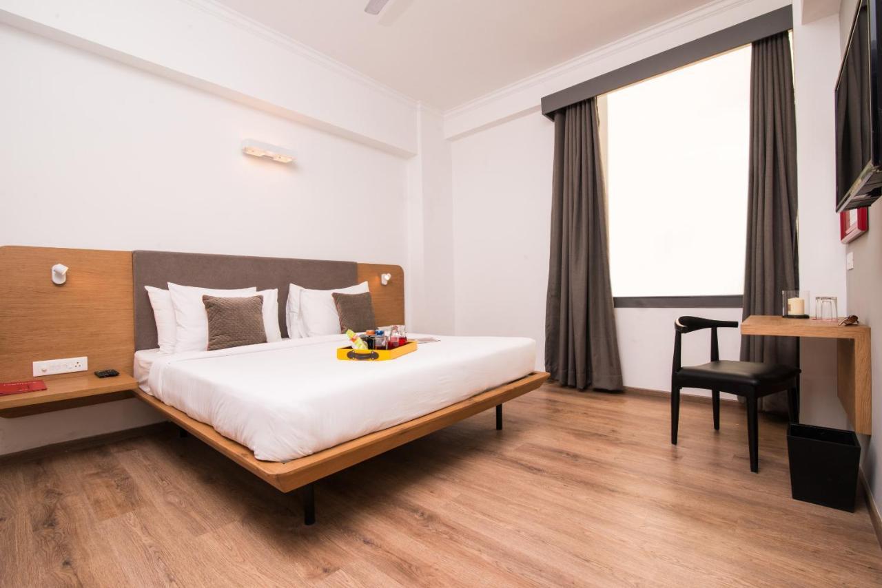 Oyo Townhouse 028 Corporate Suite Noida Exterior foto