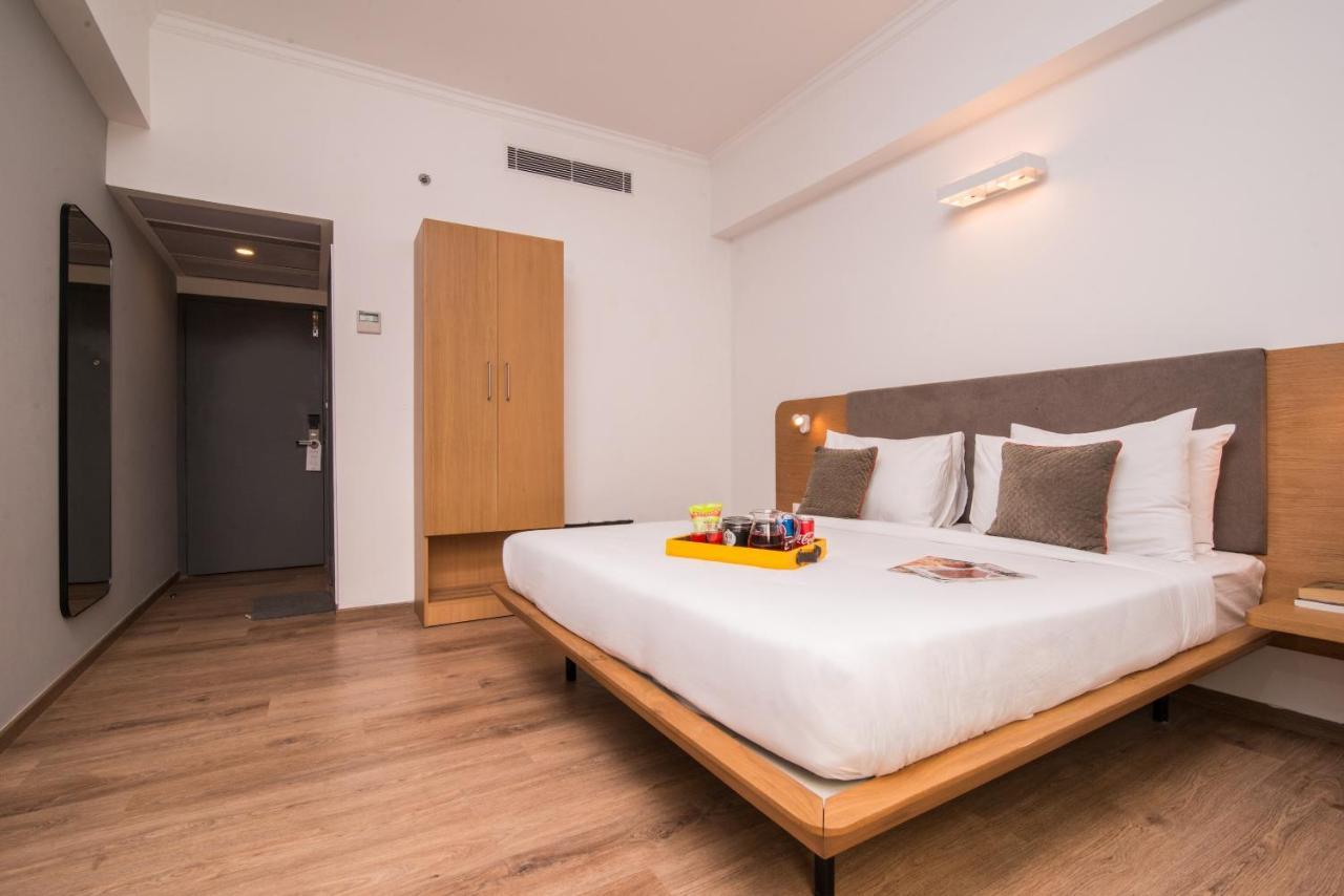 Oyo Townhouse 028 Corporate Suite Noida Exterior foto