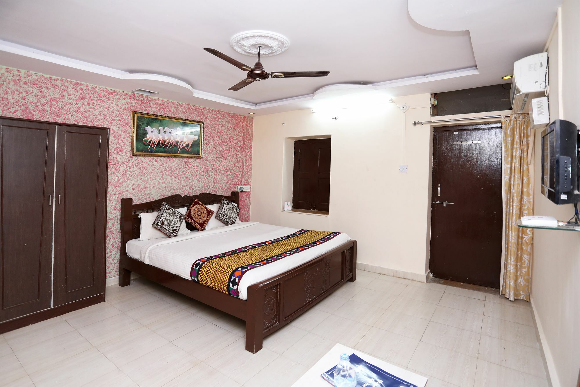 Oyo Townhouse 028 Corporate Suite Noida Exterior foto