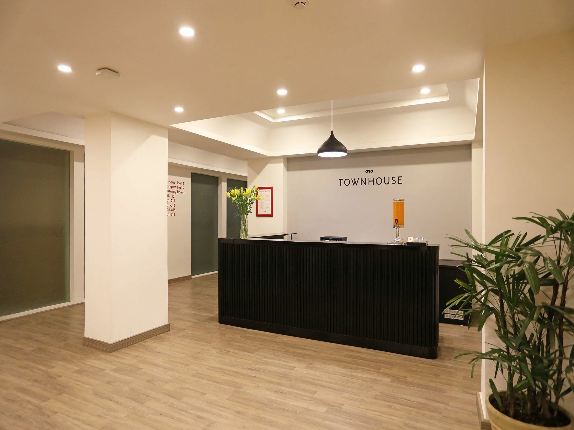 Oyo Townhouse 028 Corporate Suite Noida Exterior foto