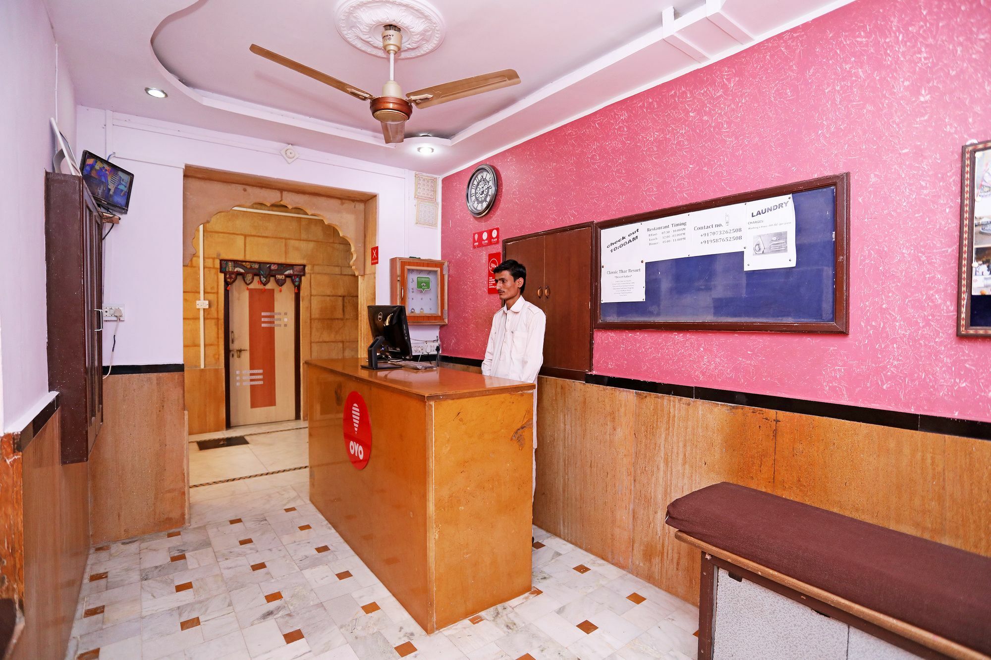 Oyo Townhouse 028 Corporate Suite Noida Exterior foto