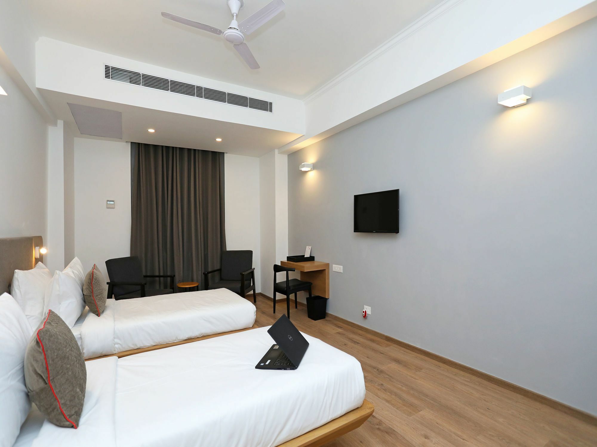 Oyo Townhouse 028 Corporate Suite Noida Exterior foto